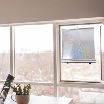 Car Side Window Sunshade with Suction Cup, Silver Laser Reflective Film, 40x60cm Retractable Privacy Shade for Automotive Heat Insulation and UV Protection, Suitable for Cars - Image 4