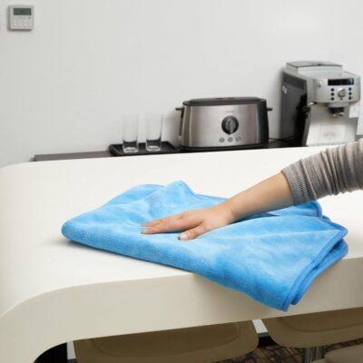 Amazon Basics Super Absorbent Microfiber Car Drying Towel, Scratch-Free, Streak-Free, Lint-Free, 36"L x 25"W, Blue - Image 7